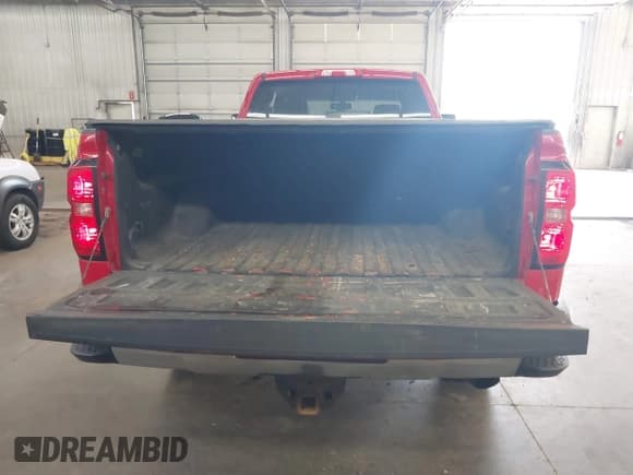 ✅ 2015 Chevrolet Silverado 2500HD LT • VIN: 1GC2KVEG0FZ527739 • Lot: 42731082. Wystawiony na IAAI z przebiegiem 301 898 mil. Bezpłatny archiwum sprzedaży aukcyjnych z USA i szczegółowy raport historii pojazdu na DreamBid. Zdjęcie 17.