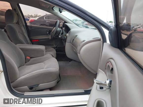 ✅ 2004 Chrysler Concorde LX • VIN: 2C3HD46R24H682275 • Lot: 42595032. Wystawiony na IAAI z przebiegiem 76 551 mil. Bezpłatny archiwum sprzedaży aukcyjnych z USA i szczegółowy raport historii pojazdu na DreamBid. Zdjęcie 5.