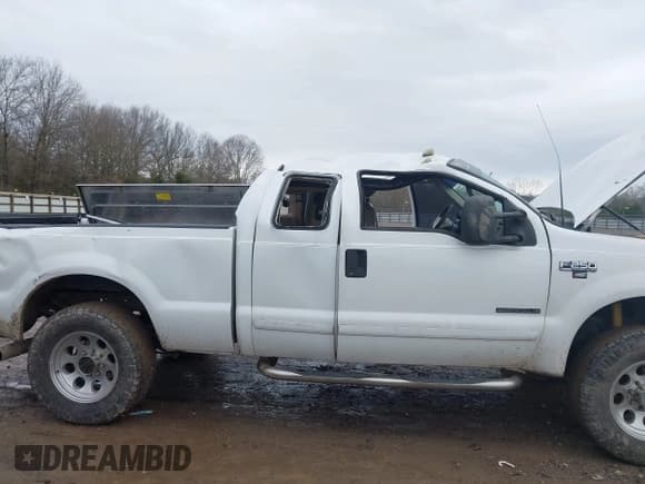 ✅ 2001 Ford F-250 XL • VIN: 1FTNX21F61ED37101 • Lot: 43788841. Wystawiony na IAAI z przebiegiem 374 453 mil. Bezpłatny archiwum sprzedaży aukcyjnych z USA i szczegółowy raport historii pojazdu na DreamBid. Zdjęcie 6.