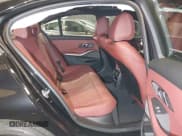 ✅ 2025 BMW 3 Series 330i xDrive • VIN: 3MW89CW08S8F24309 • Lot: 42125993. Wystawiony na IAAI z przebiegiem 457 mil. Bezpłatny archiwum sprzedaży aukcyjnych z USA i szczegółowy raport historii pojazdu na DreamBid. Zdjęcie 8.