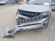 ✅ 2018 Jeep Compass Latitude • VIN: 3C4NJCBB6JT503331 • Lot: 43126610. Wystawiony na IAAI z przebiegiem 61 654 mil. Bezpłatny archiwum sprzedaży aukcyjnych z USA i szczegółowy raport historii pojazdu na DreamBid. Zdjęcie 6.