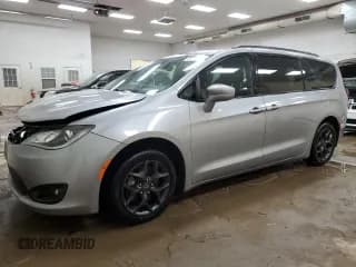 ✅ 2020 Chrysler Pacifica Touring L • VIN: 2C4RC1BG1LR149784 • Lot: 89863475. Listed on Copart with 161,599 mi. Free auction sales archive from the USA and detailed vehicle history report at DreamBid. Image 1.