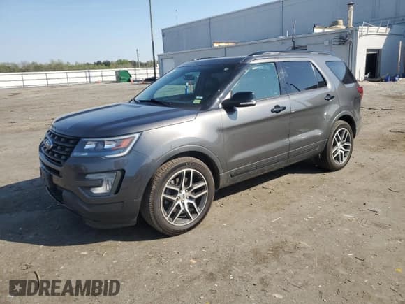 ✅ 2017 Ford Explorer Sport • VIN: 1FM5K8GT6HGD61925 • Lot: 53778785. Wystawiony na Copart z przebiegiem 102 635 mil. Bezpłatny archiwum sprzedaży aukcyjnych z USA i szczegółowy raport historii pojazdu na DreamBid. Zdjęcie 1.