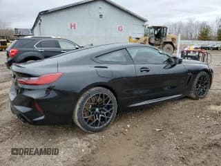✅ 2020 BMW M8 • VIN: WBSAE0C0XLCD01469 • Lot: 47221453. Wystawiony na Copart z przebiegiem Nie podano. Bezpłatny archiwum sprzedaży aukcyjnych z USA i szczegółowy raport historii pojazdu na DreamBid. Zdjęcie 3.