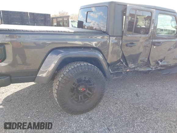 ✅ 2020 Jeep Gladiator Overland • VIN: 1C6HJTFG4LL201352 • Лот: 43614806. Опубликован ранее на IAAI с пробегом 95 727 миль. Бесплатный доступ к архиву аукционных продаж из США и подробный отчёт об истории автомобиля на DreamBid. Изображение 6.