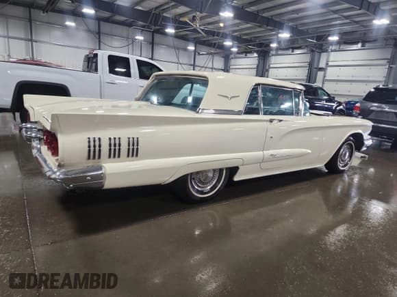 ✅ 1960 Ford Thunderbird • VIN: 0Y71Y187667 • Lot: 80129455. Wystawiony na Copart z przebiegiem 22 907 mil. Bezpłatny archiwum sprzedaży aukcyjnych z USA i szczegółowy raport historii pojazdu na DreamBid. Zdjęcie 3.