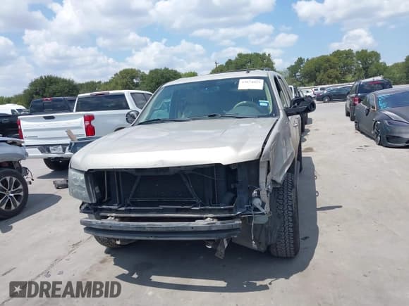 ✅ 2013 Chevrolet Suburban LT • VIN: 1GNSCJE06DR121770 • Lot: 43074095. Wystawiony na IAAI z przebiegiem 240 775 mil. Bezpłatny archiwum sprzedaży aukcyjnych z USA i szczegółowy raport historii pojazdu na DreamBid. Zdjęcie 13.