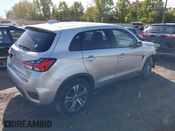 ✅ 2020 Mitsubishi Outlander ES • VIN: JA4AR3AU4LU024712 • Lot: 43433519. Listed on IAAI with 63,260 mi. Free auction sales archive from the USA and detailed vehicle history report at DreamBid. Image 4.