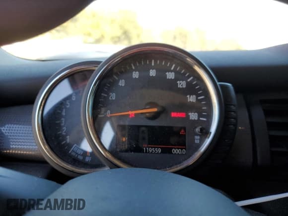 ✅ 2017 MINI Hardtop 4 Door Cooper • VIN: WMWXU1C31H2F78686 • Лот: 90586615. Опубликован ранее на Copart с пробегом 119 559 миль. Бесплатный доступ к архиву аукционных продаж из США и подробный отчёт об истории автомобиля на DreamBid. Изображение 9.