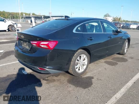 2019 Chevrolet Malibu LT z VIN 1G1ZD5ST8KF114238, wystawiony jako IAAI lot #43367354 z przebiegiem 58 675 mil mil oraz . Historia ofert i sprzedaży dostępna na DreamBid. Obrazek 4.