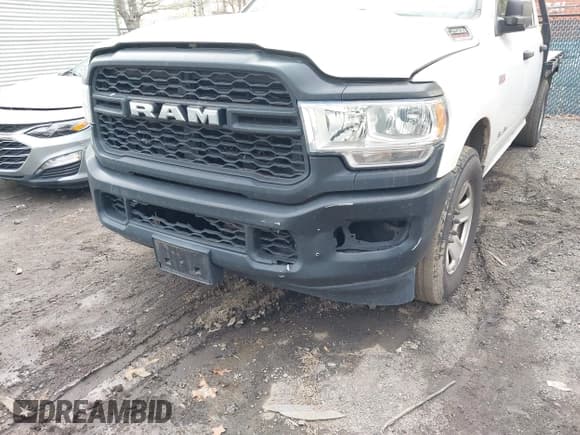 ✅ 2020 Ram 2500 Tradesman • VIN: 3C7WR4HJXLG201931 • Lot: 41832892. Wystawiony na IAAI z przebiegiem 86 215 mil. Bezpłatny archiwum sprzedaży aukcyjnych z USA i szczegółowy raport historii pojazdu na DreamBid. Zdjęcie 6.