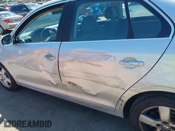 ✅ 2008 Volkswagen Jetta SE • VIN: 3VWRZ71K88M194577 • Lot: 42406890. Wystawiony na IAAI z przebiegiem 114 792 mil. Bezpłatny archiwum sprzedaży aukcyjnych z USA i szczegółowy raport historii pojazdu na DreamBid. Zdjęcie 6.