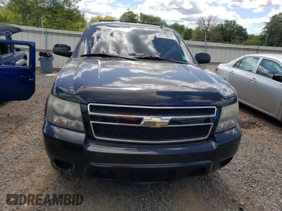 ✅ 2011 Chevrolet Suburban LS • VIN: 1GNSKHE35BR376672 • Lot: 69775825. Listed on Copart with 132,908 mi. Free auction sales archive from the USA and detailed vehicle history report at DreamBid. Image 5.