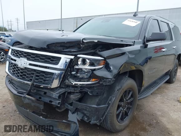 ✅ 2020 Chevrolet Suburban LT • VIN: 1GNSCHKC4LR154126 • Lot: 41636948. Wystawiony na IAAI z przebiegiem 190 699 mil. Bezpłatny archiwum sprzedaży aukcyjnych z USA i szczegółowy raport historii pojazdu na DreamBid. Zdjęcie 6.