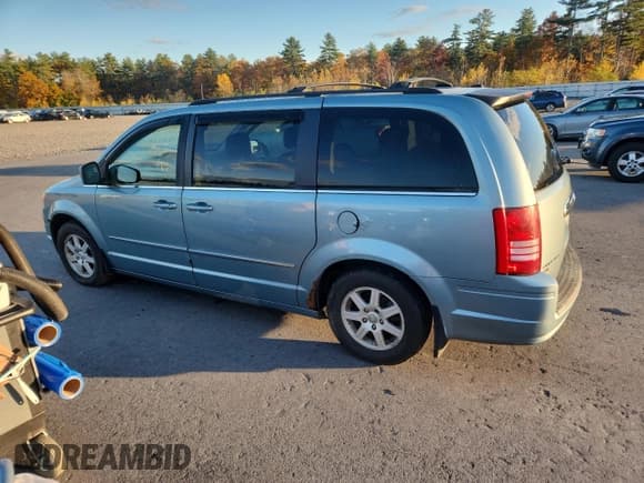 ✅ 2010 Chrysler Town & Country Touring Plus • VIN: 2A4RR8DX6AR320878 • Lot: 89564995. Wystawiony na Copart z przebiegiem 153 625 mil. Bezpłatny archiwum sprzedaży aukcyjnych z USA i szczegółowy raport historii pojazdu na DreamBid. Zdjęcie 2.