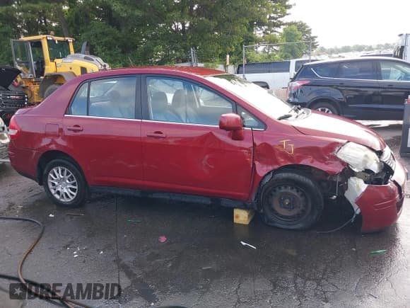 ✅ 2007 Nissan Versa S • VIN: 3N1BC11E57L427710 • Lot: 42684464. Wystawiony na IAAI z przebiegiem 228 501 mil. Bezpłatny archiwum sprzedaży aukcyjnych z USA i szczegółowy raport historii pojazdu na DreamBid. Zdjęcie 14.