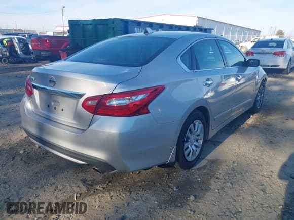 ✅ 2017 Nissan Altima SR • VIN: 1N4AL3AP5HC298568 • Lot: 43739495. Listed on IAAI with 129,065 mi. Free auction sales archive from the USA and detailed vehicle history report at DreamBid. Image 4.
