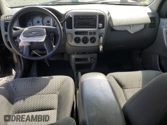 ✅ 2003 Ford Escape XLT Popular • VIN: 1FMYU03133KA33834 • Lot: 70538235. Wystawiony na Copart z przebiegiem 177 240 mil. Bezpłatny archiwum sprzedaży aukcyjnych z USA i szczegółowy raport historii pojazdu na DreamBid. Zdjęcie 8.