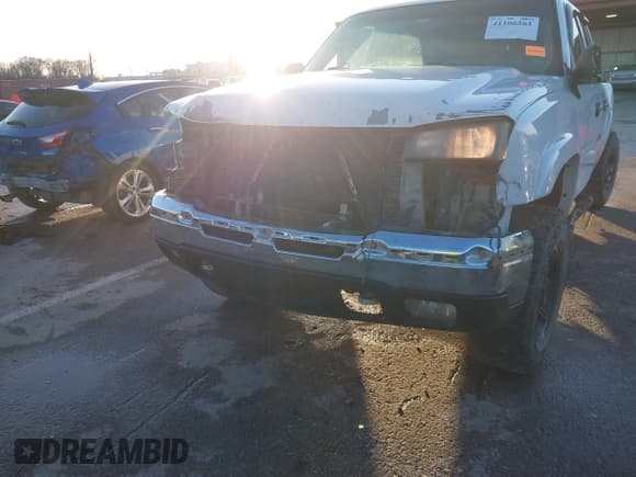 ✅ 2006 Chevrolet Silverado 2500HD LT1 • VIN: 1GCHK23D06F264669 • Lot: 41106561. Listed on IAAI with Not provided. Free auction sales archive from the USA and detailed vehicle history report at DreamBid. Image 6.