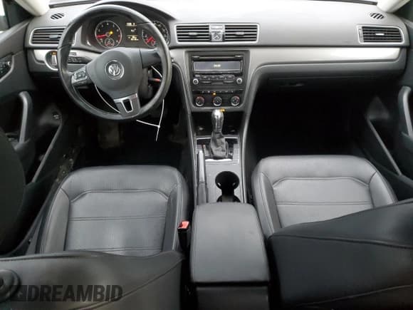 ✅ 2014 Volkswagen Passat Wolfsburg Edition • VIN: 1VWAH7A3XEC004039 • Лот: 91741465. Опубликован ранее на Copart с пробегом 162 130 миль. Бесплатный доступ к архиву аукционных продаж из США и подробный отчёт об истории автомобиля на DreamBid. Изображение 8.