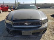 ✅ 2014 Ford Mustang V6 • VIN: 1ZVBP8AM2E5333392 • Lot: 91468425. Wystawiony na Copart z przebiegiem 124 875 mil. Bezpłatny archiwum sprzedaży aukcyjnych z USA i szczegółowy raport historii pojazdu na DreamBid. Zdjęcie 5.