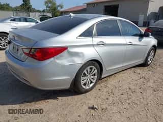 2012 Hyundai Sonata GLS z VIN 5NPEB4AC2CH345876, wystawiony jako IAAI lot #43324313 z przebiegiem 183 247 mil mil oraz . Historia ofert i sprzedaży dostępna na DreamBid. Obrazek 4.