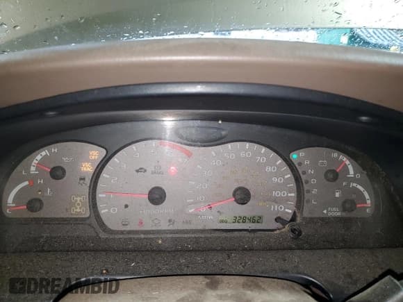 ✅ 2002 Toyota Sequoia SR5 • VIN: 5TDBT44A52S068949 • Лот: 82262215. Опубликован ранее на Copart с пробегом 328 462 миль. Бесплатный доступ к архиву аукционных продаж из США и подробный отчёт об истории автомобиля на DreamBid. Изображение 9.