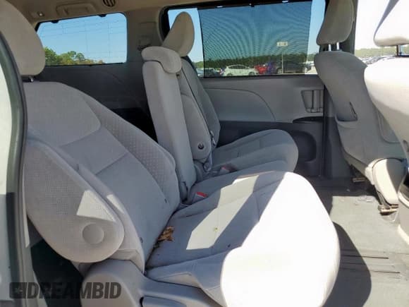 ✅ 2016 Toyota Sienna LE • VIN: 5TDKK3DC2GS738253 • Lot: 91036755. Wystawiony na Copart z przebiegiem 109 597 mil. Bezpłatny archiwum sprzedaży aukcyjnych z USA i szczegółowy raport historii pojazdu na DreamBid. Zdjęcie 11.