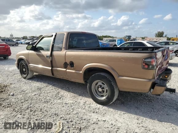 ✅ 2002 Chevrolet S-10 LS • VIN: 1GCCS19W428207631 • Лот: 51095925. Опубликован ранее на Copart с пробегом 232 595 миль. Бесплатный доступ к архиву аукционных продаж из США и подробный отчёт об истории автомобиля на DreamBid. Изображение 2.