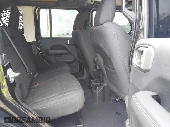 ✅ 2019 Jeep Wrangler Unlimited Sahara • VIN: 1C4HJXEN9KW514880 • Lot: 42319437. Listed on IAAI with 70,186 mi. Free auction sales archive from the USA and detailed vehicle history report at DreamBid. Image 8.