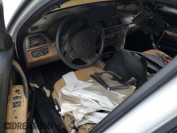 ✅ 2017 BMW 3 Series 320i • VIN: WBA8A9C38HK864480 • Lot: 90894235. Listed on Copart with Not provided. Free auction sales archive from the USA and detailed vehicle history report at DreamBid. Image 8.