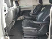 ✅ 2022 Chrysler Pacifica Hybrid Limited • VIN: 2C4RC1S78NR143855 • Lot: 82583575. Wystawiony na Copart z przebiegiem 88 157 mil. Bezpłatny archiwum sprzedaży aukcyjnych z USA i szczegółowy raport historii pojazdu na DreamBid. Zdjęcie 11.