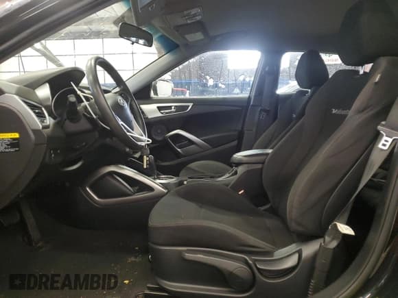 ✅ 2016 Hyundai Veloster • VIN: KMHTC6AD5GU279145 • Lot: 44399945. Wystawiony na Copart z przebiegiem 76 550 mil. Bezpłatny archiwum sprzedaży aukcyjnych z USA i szczegółowy raport historii pojazdu na DreamBid. Zdjęcie 7.