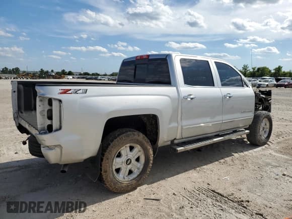 ✅ 2018 Chevrolet Silverado 1500 LTZ • VIN: 3GCUKSECXJG285779 • Lot: 56300025. Wystawiony na Copart z przebiegiem 102 316 mil. Bezpłatny archiwum sprzedaży aukcyjnych z USA i szczegółowy raport historii pojazdu na DreamBid. Zdjęcie 3.