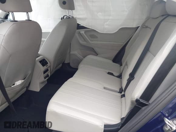 ✅ 2022 Volkswagen Tiguan SE • VIN: 3VV2B7AX3NM043163 • Lot: 43106844. Wystawiony na IAAI z przebiegiem 38 953 mil. Bezpłatny archiwum sprzedaży aukcyjnych z USA i szczegółowy raport historii pojazdu na DreamBid. Zdjęcie 8.