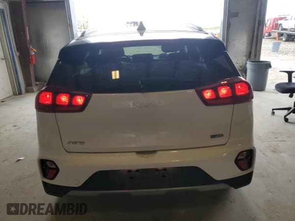 ✅ 2022 Kia Niro LXS • VIN: KNDCB3LC1N5549571 • Lot: 57572035. Wystawiony na Copart z przebiegiem 27 686 mil. Bezpłatny archiwum sprzedaży aukcyjnych z USA i szczegółowy raport historii pojazdu na DreamBid. Zdjęcie 6.