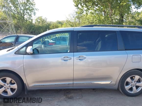 ✅ 2016 Toyota Sienna LE AAS • VIN: 5TDKK3DC0GS713352 • Lot: 43338391. Listed on IAAI with 99,856 mi. Free auction sales archive from the USA and detailed vehicle history report at DreamBid. Image 14.