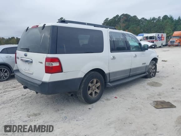 ✅ 2007 Ford Expedition Max XLT • VIN: 1FMFK165X7LA17471 • Лот: 37941369. Опубликован ранее на IAAI с пробегом Не указан. Бесплатный доступ к архиву аукционных продаж из США и подробный отчёт об истории автомобиля на DreamBid. Изображение 4.