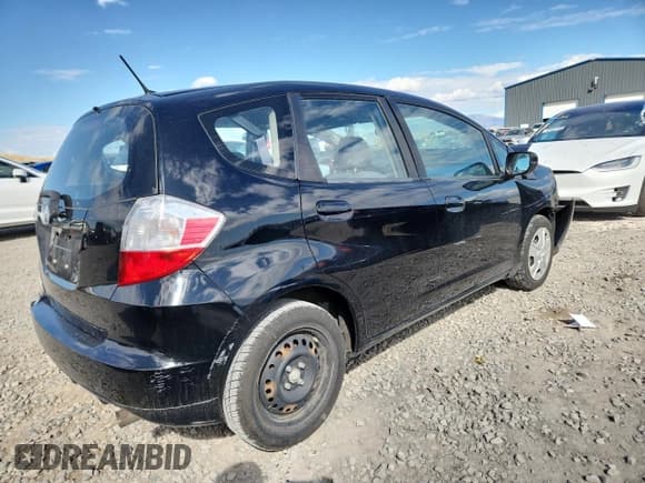✅ 2013 Honda Fit • VIN: JHMGE8H35DC037786 • Lot: 84584715. Wystawiony na Copart z przebiegiem 117 264 mil. Bezpłatny archiwum sprzedaży aukcyjnych z USA i szczegółowy raport historii pojazdu na DreamBid. Zdjęcie 3.