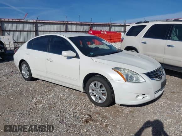✅ 2011 Nissan Altima S • VIN: 1N4AL2AP8BC175087 • Lot: 43639345. Listed on IAAI with 183,506 mi. Free auction sales archive from the USA and detailed vehicle history report at DreamBid. Image 1.