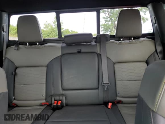 ✅ 2025 Chevrolet Silverado 1500 • VIN: 3GCUKHE87SG273041 • Лот: 69351505. Опубликован ранее на Copart с пробегом 20 300 миль. Бесплатный доступ к архиву аукционных продаж из США и подробный отчёт об истории автомобиля на DreamBid. Изображение 10.