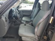 ✅ 2007 Jeep Liberty Sport • VIN: 1J8GK48K87W624201 • Lot: 71794175. Wystawiony na Copart z przebiegiem 168 987 mil. Bezpłatny archiwum sprzedaży aukcyjnych z USA i szczegółowy raport historii pojazdu na DreamBid. Zdjęcie 7.