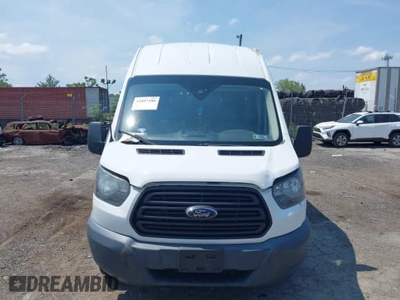 ✅ 2016 Ford Transit Cargo • VIN: 1FTYR3XM1GKA12031 • Lot: 42857186. Wystawiony na IAAI z przebiegiem 247 775 mil. Bezpłatny archiwum sprzedaży aukcyjnych z USA i szczegółowy raport historii pojazdu na DreamBid. Zdjęcie 13.