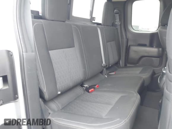 ✅ 2017 Nissan Titan SV • VIN: 1N6AA1C50HN562801 • Lot: 42702143. Wystawiony na IAAI z przebiegiem 90 233 mil. Bezpłatny archiwum sprzedaży aukcyjnych z USA i szczegółowy raport historii pojazdu na DreamBid. Zdjęcie 8.