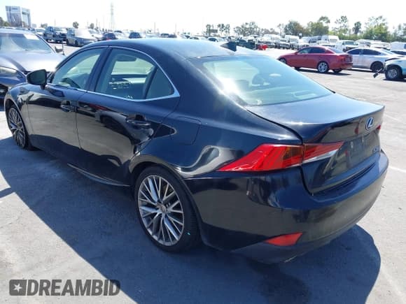 ✅ 2017 Lexus IS 200t • VIN: JTHBA1D29H5042431 • Lot: 43140388. Wystawiony na IAAI z przebiegiem 107 579 mil. Bezpłatny archiwum sprzedaży aukcyjnych z USA i szczegółowy raport historii pojazdu na DreamBid. Zdjęcie 3.