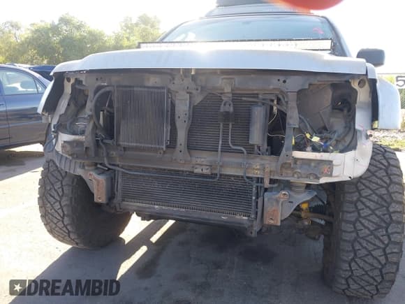 ✅ 2006 Nissan Xterra SE • VIN: 5N1AN08W26C507399 • Lot: 42674521. Wystawiony na IAAI z przebiegiem 183 595 mil. Bezpłatny archiwum sprzedaży aukcyjnych z USA i szczegółowy raport historii pojazdu na DreamBid. Zdjęcie 6.