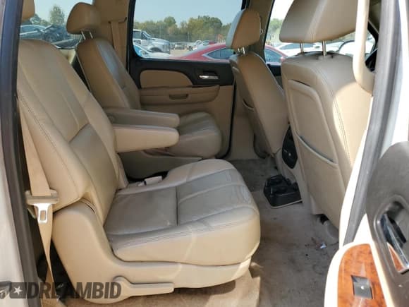 ✅ 2007 Chevrolet Suburban LT • VIN: 1GNFK16327J314174 • Lot: 75510724. Wystawiony na Copart z przebiegiem 238 415 mil. Bezpłatny archiwum sprzedaży aukcyjnych z USA i szczegółowy raport historii pojazdu na DreamBid. Zdjęcie 11.