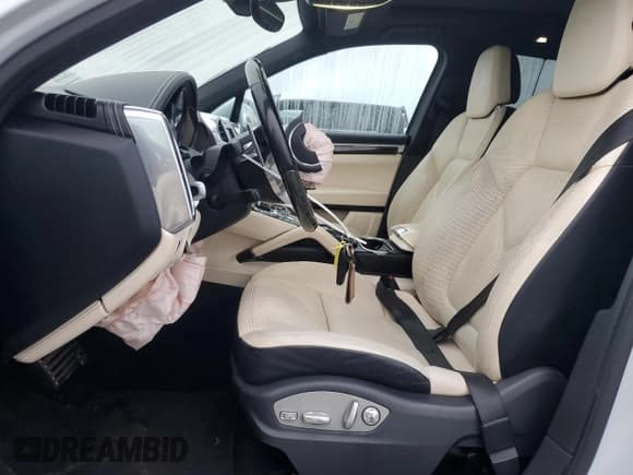 ✅ 2016 Porsche Cayenne S • VIN: WP1AB2A26GLA93253 • Lot: 86541785. Wystawiony na Copart z przebiegiem 81 368 mil. Bezpłatny archiwum sprzedaży aukcyjnych z USA i szczegółowy raport historii pojazdu na DreamBid. Zdjęcie 7.