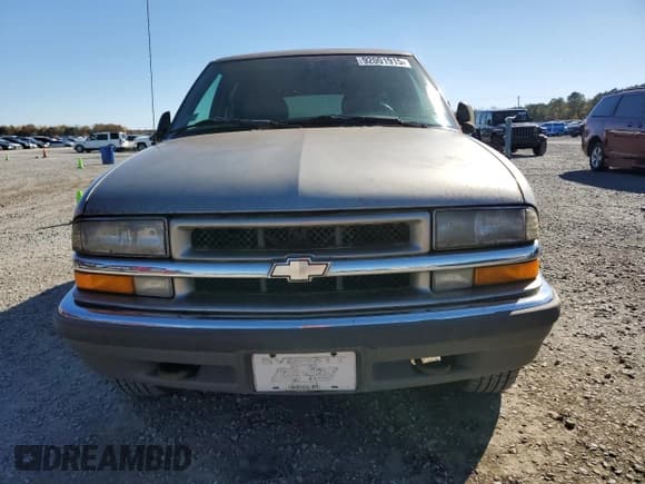 ✅ 1998 Chevrolet Blazer LS • VIN: 1GNDT13W2W2268048 • Lot: 92001915. Wystawiony na Copart z przebiegiem 96 551 mil. Bezpłatny archiwum sprzedaży aukcyjnych z USA i szczegółowy raport historii pojazdu na DreamBid. Zdjęcie 5.