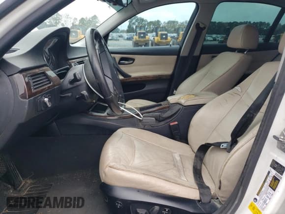 ✅ 2010 BMW 3 Series 328i • VIN: WBAPH7G50ANM52890 • Lot: 85641225. Wystawiony na Copart z przebiegiem 177 362 mil. Bezpłatny archiwum sprzedaży aukcyjnych z USA i szczegółowy raport historii pojazdu na DreamBid. Zdjęcie 7.